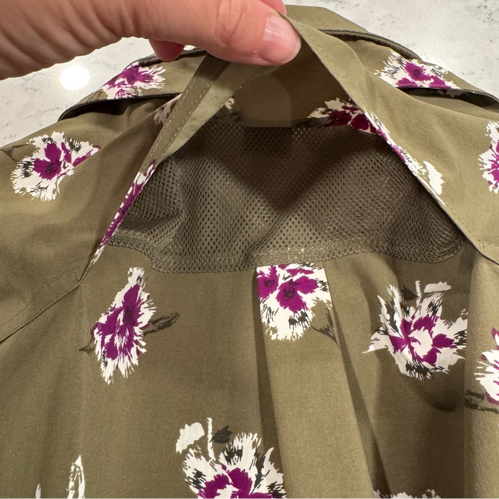 Duluth Trading Co Floral Vented Button Up Short Sleeve Army Green White Blouse - Picture 4 of 12